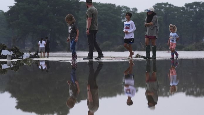 Las inundaciones de Texas dejan ya al menos 52 muertos y 27 niñas desaparecidas