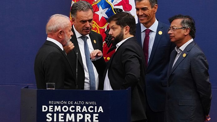 Pedro Sánchez inicia en Chile una gira por Latinoamérica centrada en la democracia