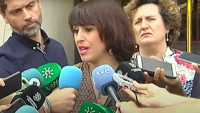 Juana Rivas entrega a su hijo menor por orden judicial al padre y a pesar del rechazo del niño