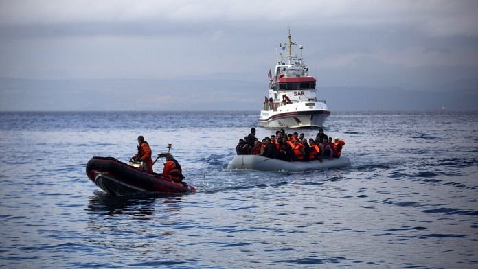 Un buque portugués de Frontex se hunde frente a la costa de Lesbos