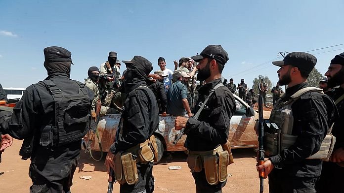 Siria pide a Turquía apoyo en materia de Defensa tras los enfrentamientos sectarios, según funcionarios de Ankara