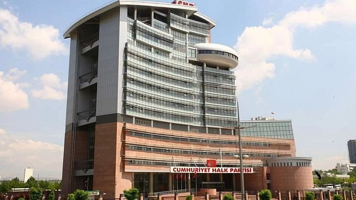 Operación contra los municipios turcos del CHP: Detenidos los alcaldes de Antalya, Adana y Adıyaman