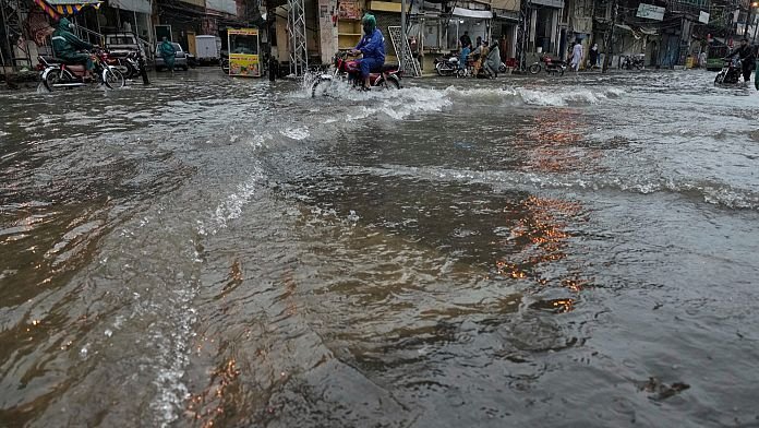 Al menos 54 muertos en 24 horas por las intensas lluvias monzónicas que azotan el este de Pakistán
