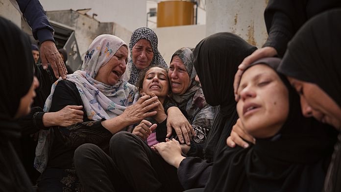 NO COMMENT: Así ha sido la última jornada de ataques contra las colas del hambre y refugios en Gaza