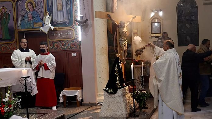 Al menos 8 heridos en un ataque israelí contra el único templo católico en Gaza