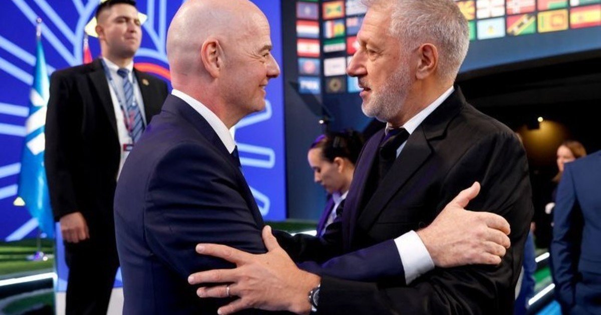 El argentino Marchi, presidente del Sindicato de futbolistas, durísimo contra Infantino antes de la final del Mundial de Clubes: "Se cree Dios"