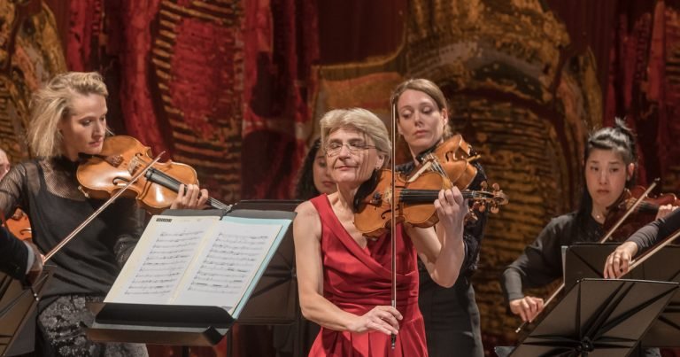 Un violín, una orquesta y una noche de comunión extraordinaria en el Colón