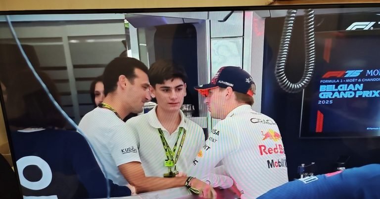 GP de Bélgica: Lionel Scaloni se mostró junto a su hijo en el paddock y dialogó con Max Verstappen