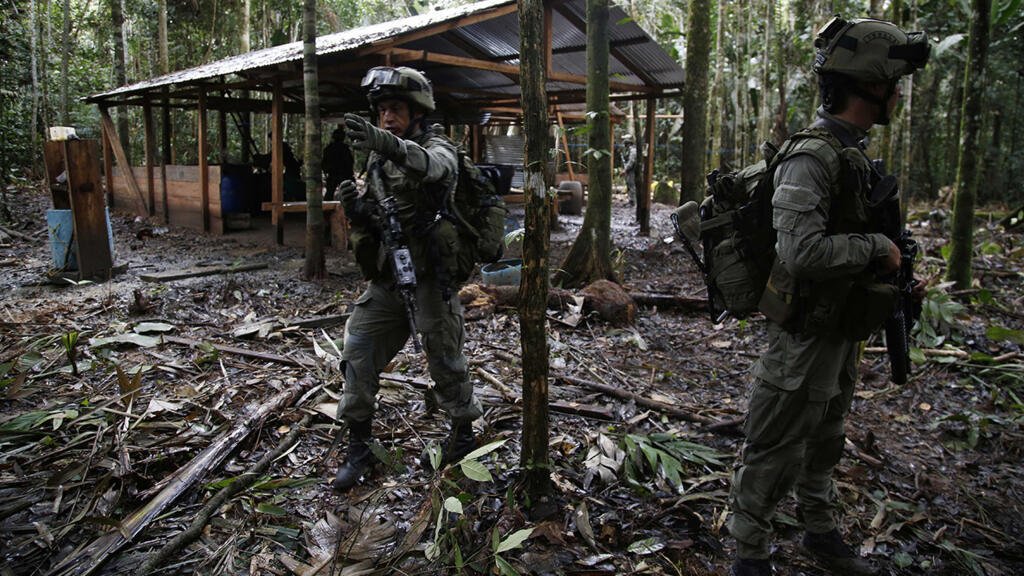 ¿Una trampa de disidentes de las FARC?: lo que se sabe de la fosa común en el sur de Colombia