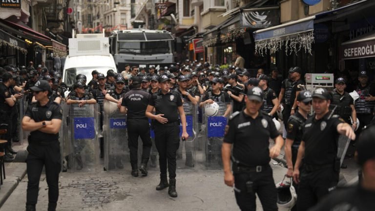 Erdogan tilda caricatura de "vil provocación"; revista turca desmiente representación del profeta Mahoma