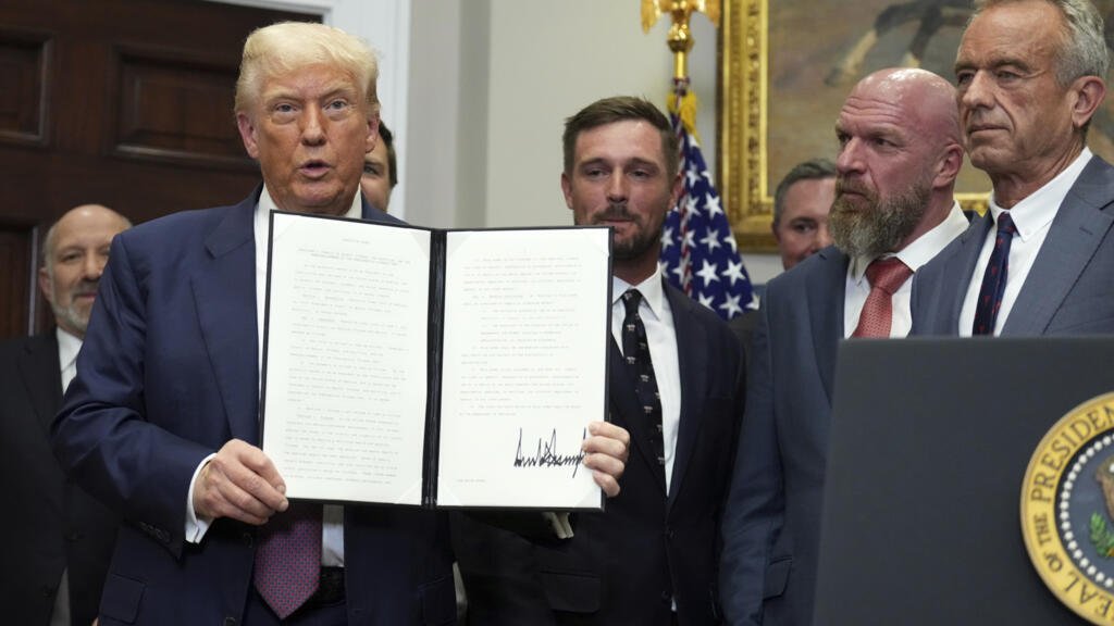 Trump firma orden que impone nuevos aranceles a varios socios comerciales