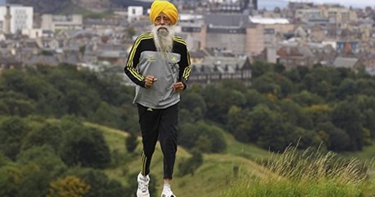 La absurda muerte de Fauja Singh: el maratonista de 114 años que se volvió un ícono de superación fue atropellado por un auto en su aldea en India