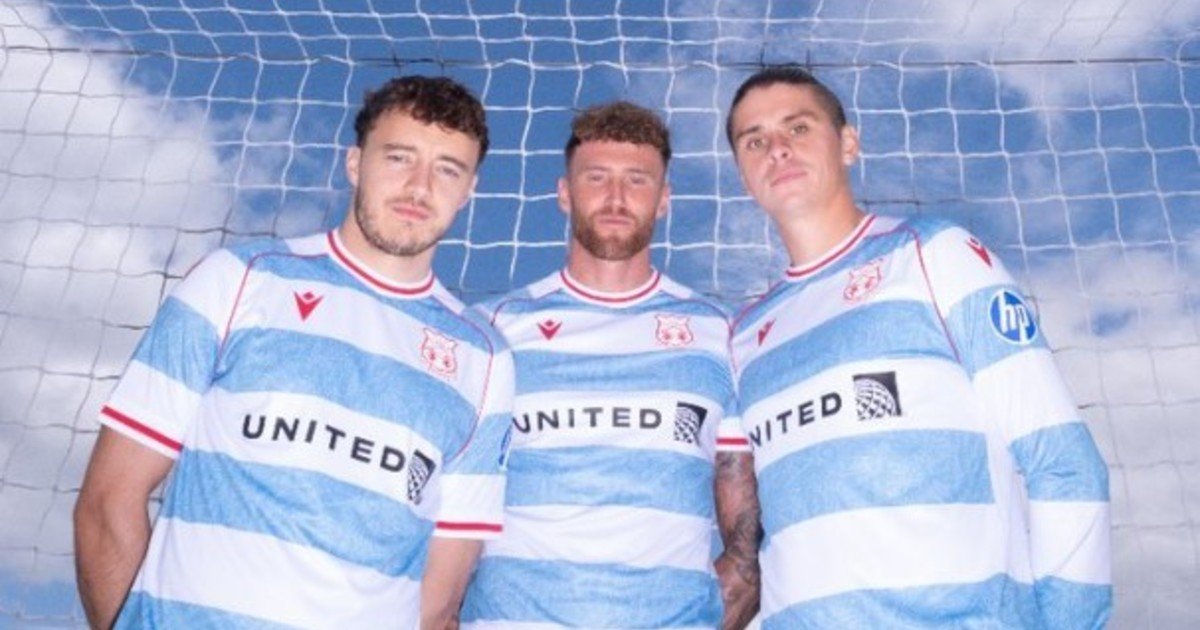 Wrexham, el club de dos estrellas de Hollywood que buscará el ascenso a la Premier League con una camiseta igual a la de Los Pumas