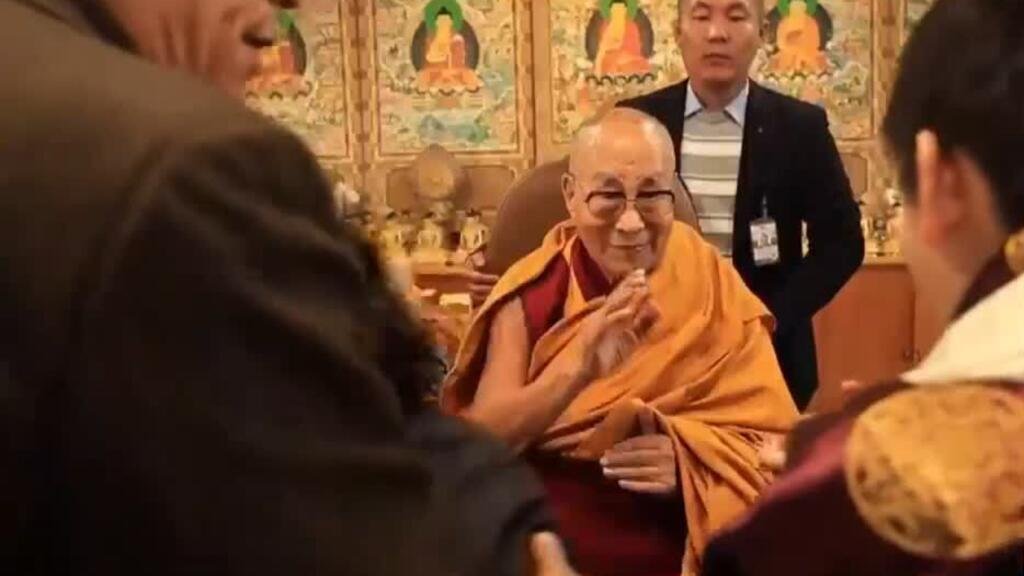 ¿Cómo se elige al sucesor de Dalai Lama?