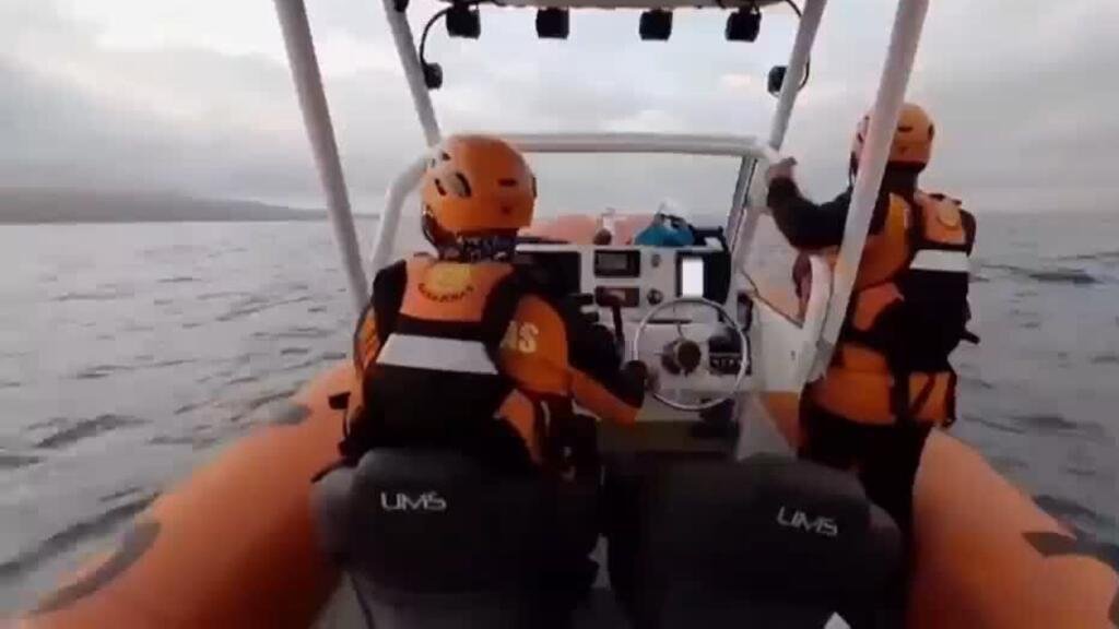 Al menos seis muertos y decenas de desaparecidos tras naufragio de ferry en Bali