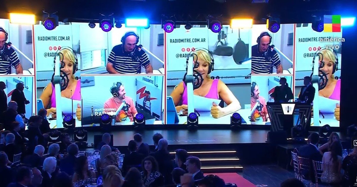 Así fue el emotivo homenaje por los 100 años de Radio Mitre en los premios Martín Fierro 2025