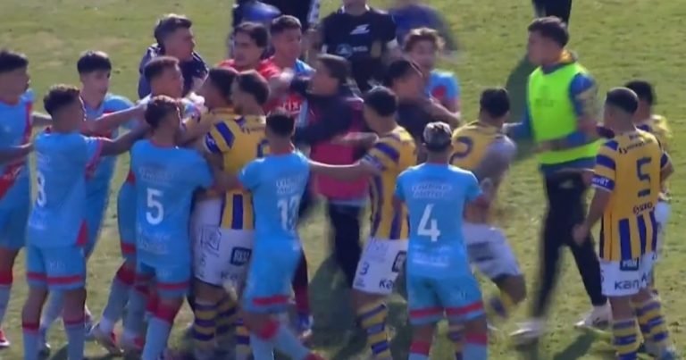 Atlanta vs Arsenal, el partido del caos: 4 goles, cinco expulsados y un hincha que se cayó de la tribuna en Villa Crespo
