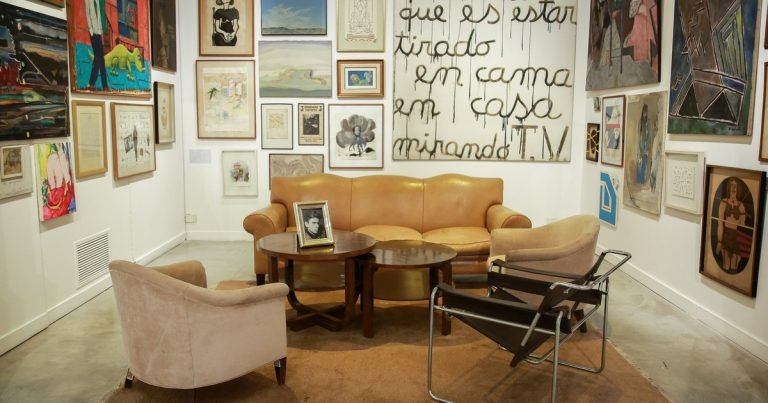 De piso a techo, las obras que Pedro Roth atesora se exhiben en el FNA