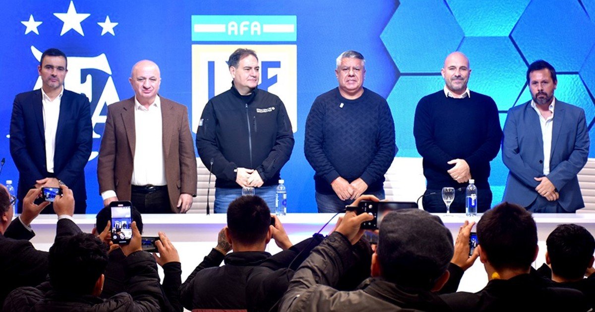 Vuelven los visitantes en el fútbol argentino: la trama política detrás de una decisión que se cocinó a fuego lento