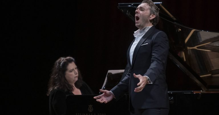 Benjamin Bernheim en el Colón, el contador de historias que sabe cantar y narrar con excelencia