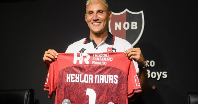 Se agrava el conflicto en Newell's con Keylor Navas: el arquero pidió ser suplente y Fabbiani lo sacó de la lista