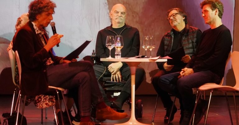 "Me han dado felicidad": el emocionante homenaje a Martín Caparrós