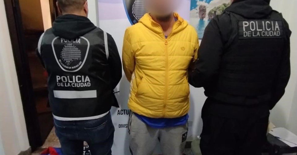 Allanamientos a la barra de All Boys: secuestraron una bandera de Palestina además de una máscara y ya son 17 los hinchas sancionados