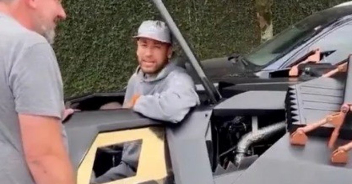 El chiche nuevo de Neymar: una réplica del Batimóvil que demandó 3 años de trabajo y costó un millón y medio de dólares