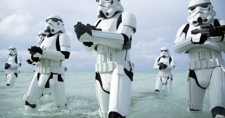 La cifra fabulosa por la que un fan de Star Wars compró un casco de stormtrooper original