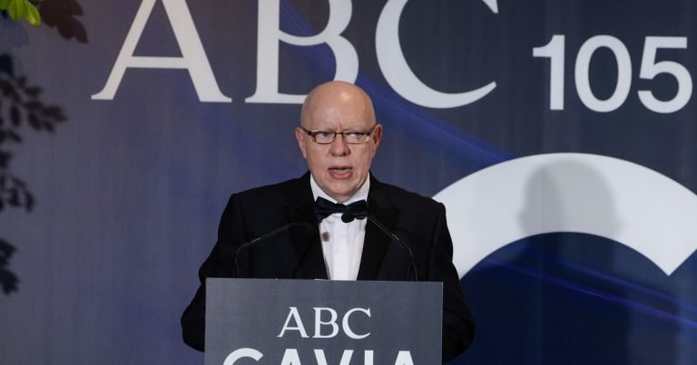 El discurso de Jorge Fernández Díaz al recibir el premio Mariano de Cavia: "Vamos hacia un mundo de mentiras"