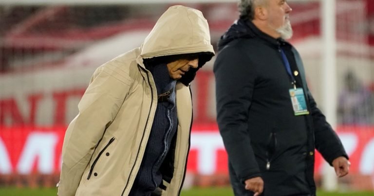 El cortocircuito entre Russo y Merentiel desnudó el caos que vive Boca: las internas en el vestuario, el referente apuntado y ¿el DT con los días contados?