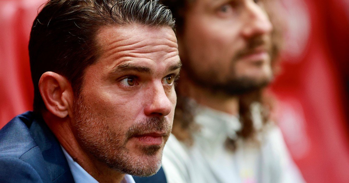 Gago debutó oficialmente en el Necaxa de México con derrota y se enojó con los periodistas: "No importa lo que significo yo"