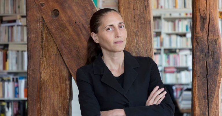 "Recuperar la dignidad": Cynthia Fleury analiza el hostigamiento de populismos y autocracias