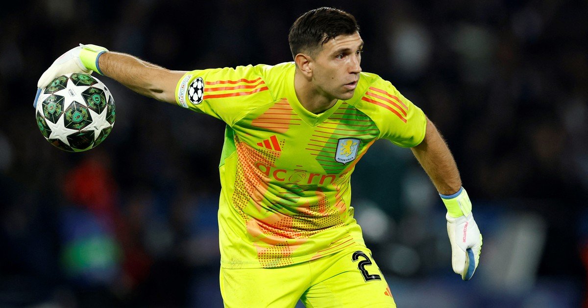 Dibu Martínez, a punto de dar el gran salto de su carrera: aseguran que pasa del Aston Villa al Manchester United por una cifra millonaria