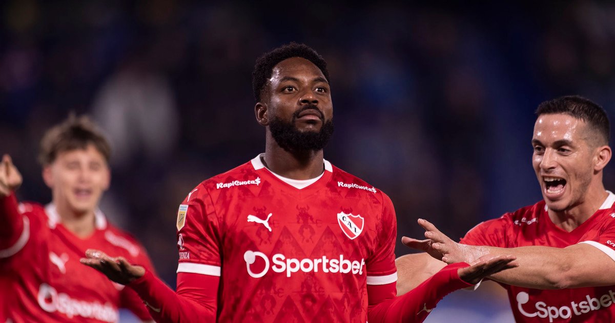 Fin de la novela mexicana: Independiente deja ir Angulo a Pumas a cambio de la llegada del delantero que pidió Vaccari