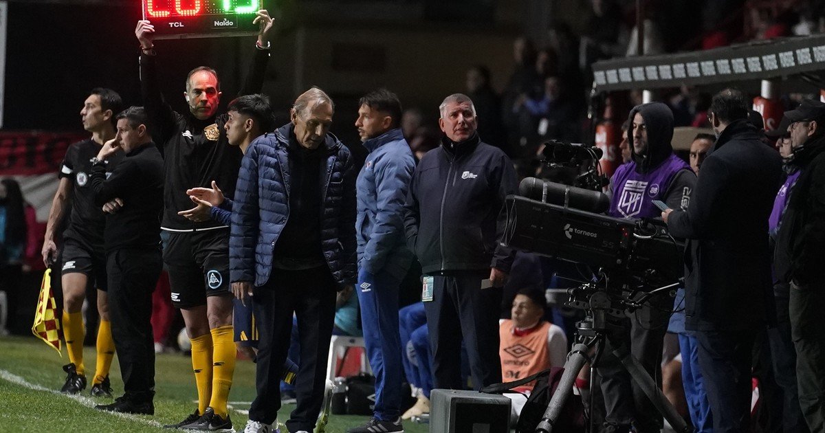 A Russo no le gustó nada cómo jugó Boca en La Paternal y avisó que pondrá a Paredes, el refuerzo estrella, apenas pueda