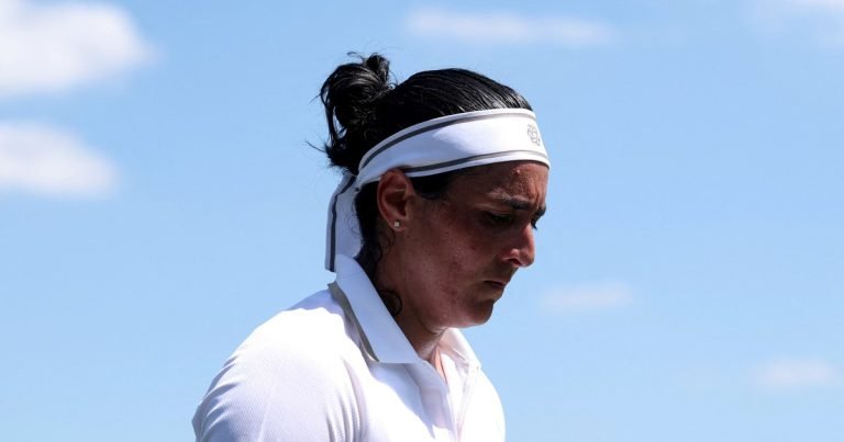 Conmoción en el tenis: Ons Jabeur, ex 2 del mundo, pone en pausa su carrera tras sus lágrimas en Wimbledon para "respirar, sanar y vivir"
