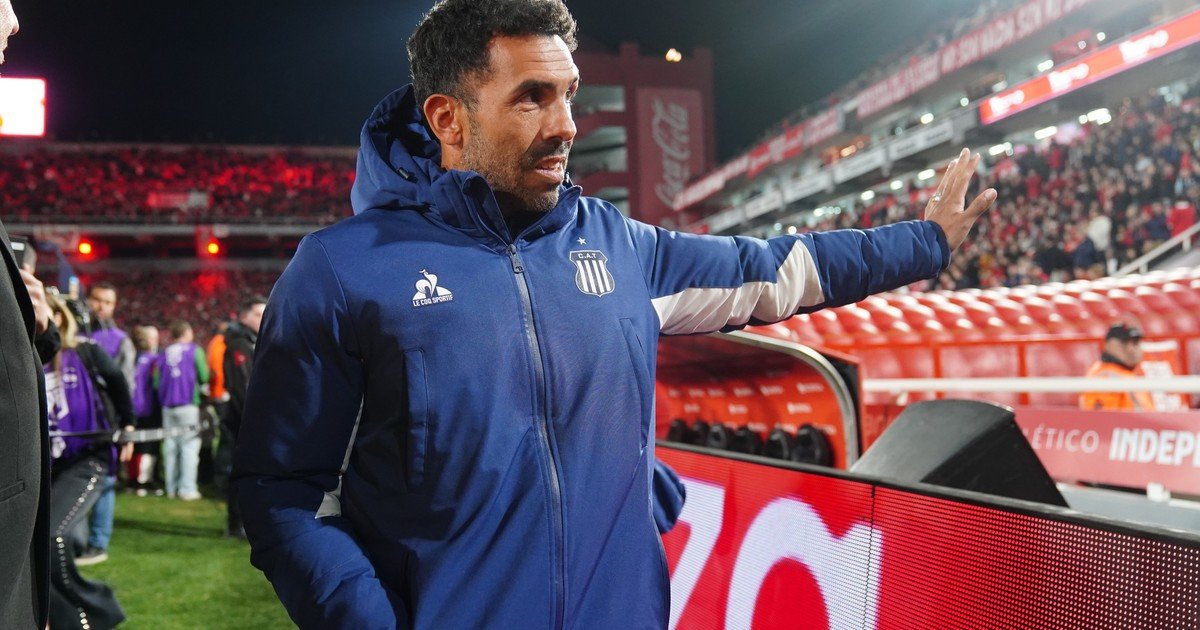 La vuelta de Tevez a cancha de Independiente: de las criticas por los "malos refuerzos" a los agradecimientos por agarrar un fierro caliente