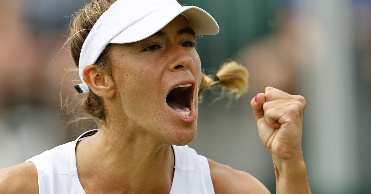 Solana Sierra hace historia en Wimbledon: le ganó a Cristina Bucsa y jugará octavos de final