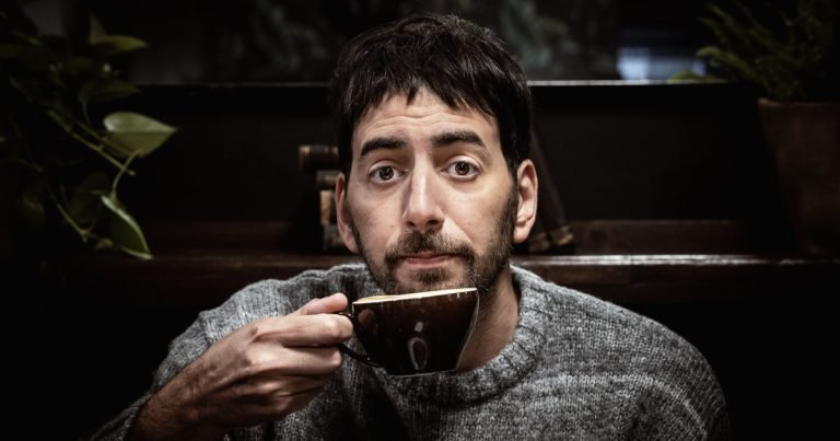 Santiago Korovsky, de División Palermo: cómo vive su romance con Celeste Cid, las presiones por la fama que le dio la serie y cómo será la segunda temporada