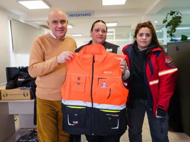 El Municipio entregó indumentaria al personal de Defensa Civil