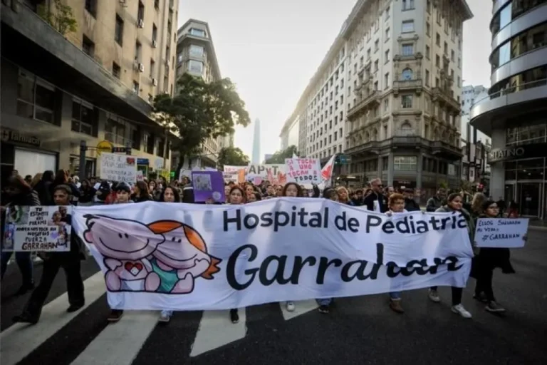 Garrahan: fuerte reclamo por salarios dignos y defensa de la salud pública
