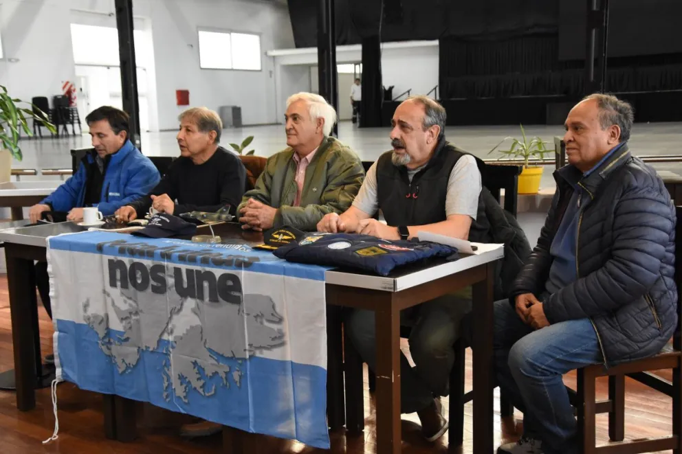 Veteranos de Malvinas viajan a Perú para agradecer el apoyo recibido durante la guerra