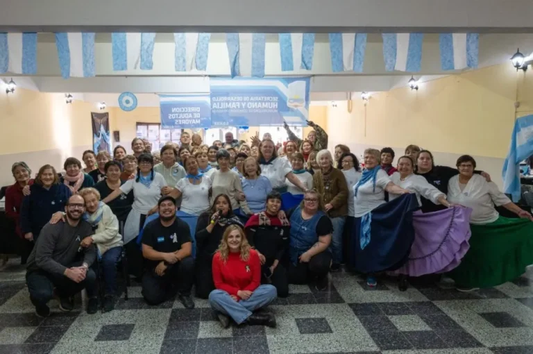 Adultos mayores de zona norte celebraron el 9 de Julio