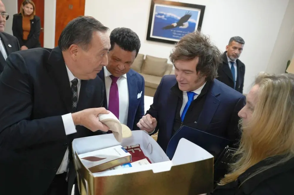 El delirante milagro del pastor amigo de Milei: dice que 100 mil pesos se le transformaron en 100 mil dólares