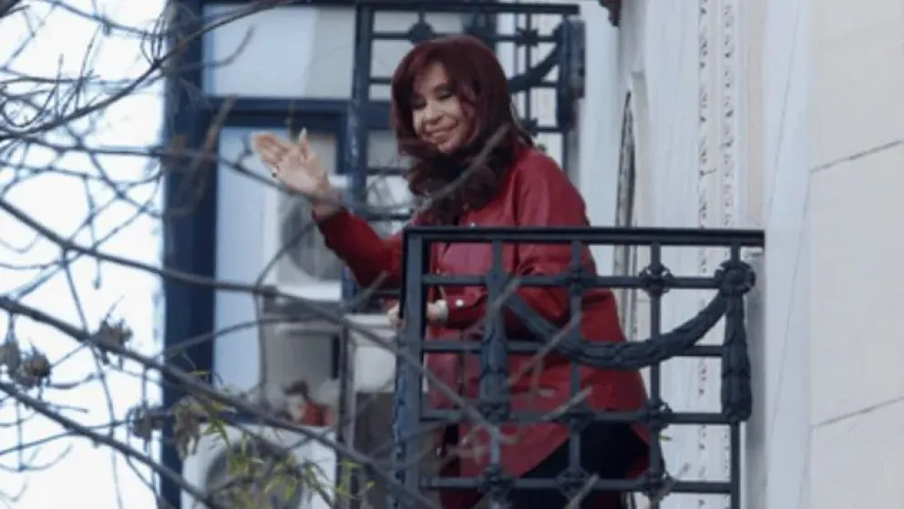 La defensa de Cristina Kirchner solicitó autorización para que Lula da Silva pueda visitarla en su prisión domiciliaria