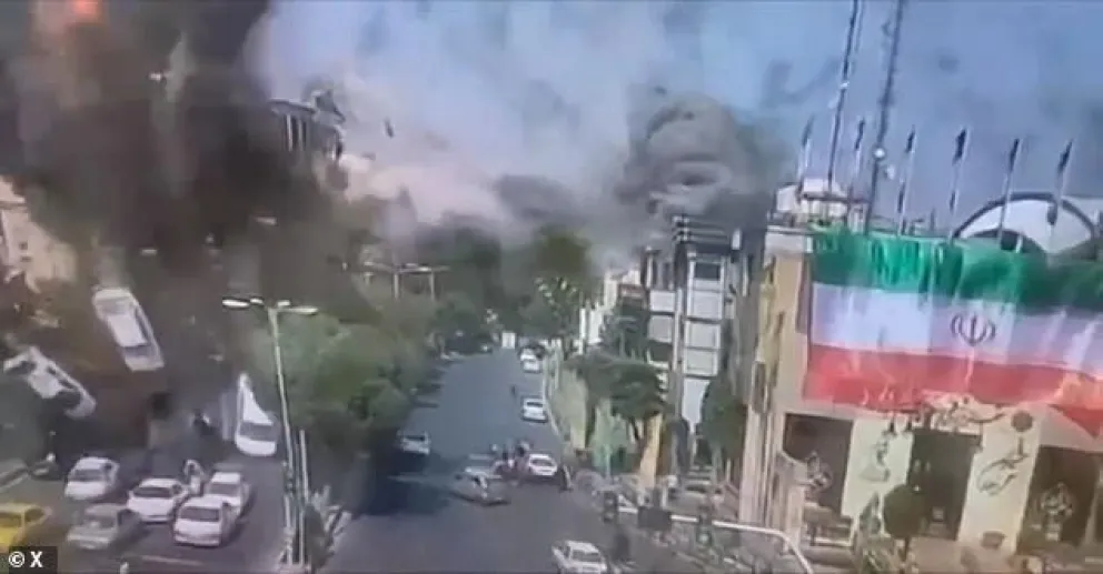 Un video impactante muestra el momento del bombardeo israelí en Teherán
