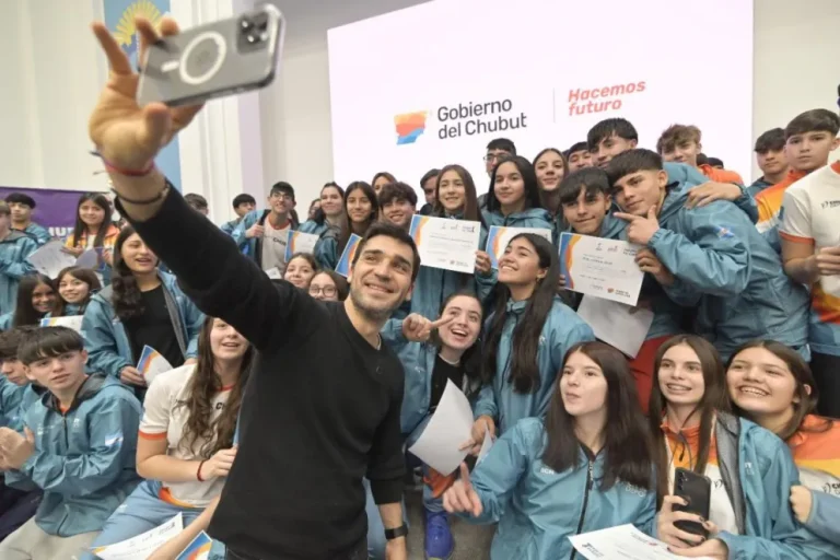 Torres reconoció a los campeones de los Juegos EPADE: “En Chubut, el deporte es una herramienta para formar mejores personas"