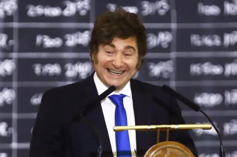 Milei interviene en la controversia por el examen de residencia médica y cuestiona a aspirantes extranjeros