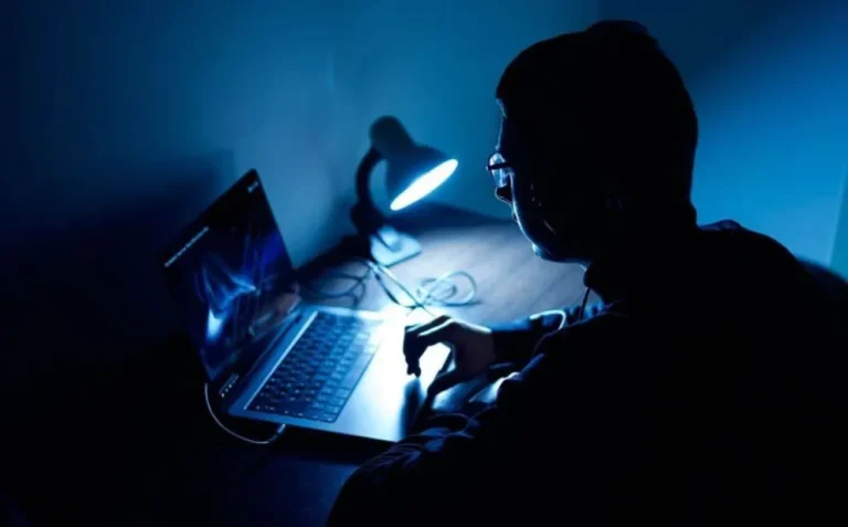 Policías encubiertos podrán operar en redes sociales y entornos digitales